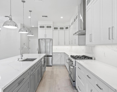 10918 Grande Boulevard - Photo Thumbnail 5