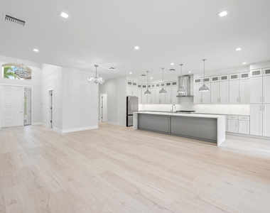 10918 Grande Boulevard - Photo Thumbnail 7