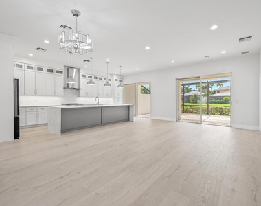 10918 Grande Boulevard - Photo Thumbnail 8