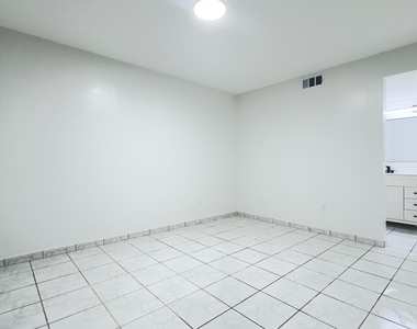 20015 Ne 3rd Court - Photo Thumbnail 6