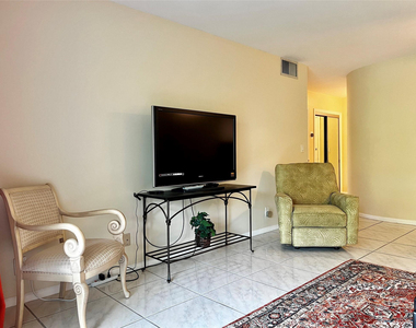 2271 Ne 68th Street - Photo Thumbnail 17