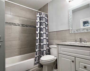 2271 Ne 68th Street - Photo Thumbnail 4