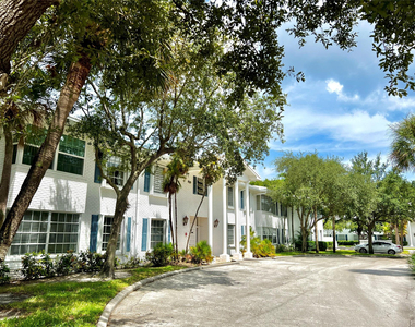 2271 Ne 68th Street - Photo Thumbnail 10
