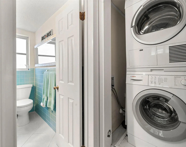 2748 Ne 28th - Photo Thumbnail 7
