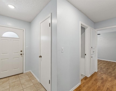 213 S Silver Drive - Photo Thumbnail 3