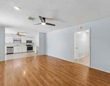 213 S Silver Drive - Photo Thumbnail 5