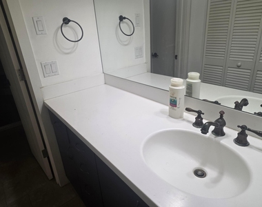 959 Se 2nd Avenue - Photo Thumbnail 13