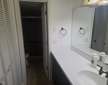 959 Se 2nd Avenue - Photo Thumbnail 14