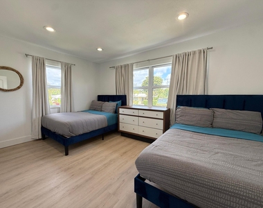 1407 Ontario Drive - Photo Thumbnail 13