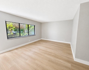2201 Ne 36th Street - Photo Thumbnail 1