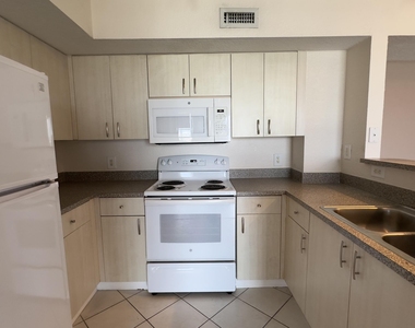 1801 N Flagler Drive - Photo Thumbnail 3
