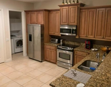 5021 Vine Cliff Way W - Photo Thumbnail 8