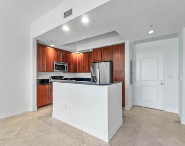 701 S Olive Avenue - Photo Thumbnail 3
