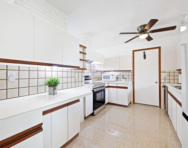 1718 Se 14th Street - Photo Thumbnail 12