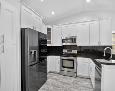 208 Caribe Court - Photo Thumbnail 9