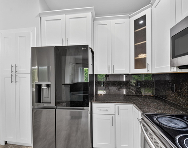 208 Caribe Court - Photo Thumbnail 11