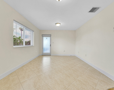 410 Sw 15th Street - Photo Thumbnail 4