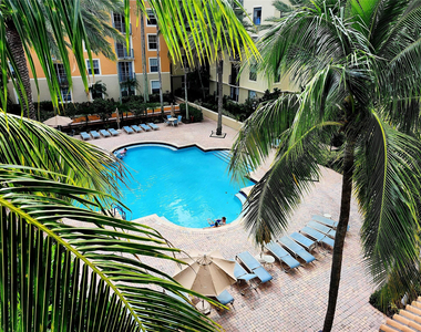 720 S Sapodilla Avenue - Photo Thumbnail 9