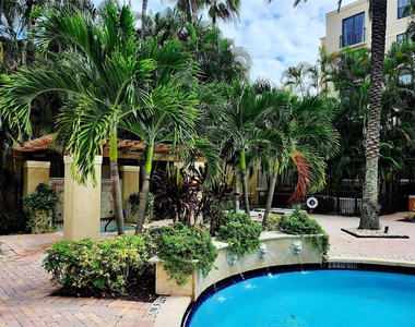 720 S Sapodilla Avenue - Photo Thumbnail 10