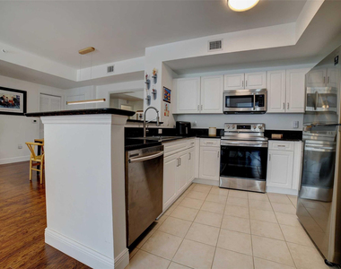 720 S Sapodilla Avenue - Photo Thumbnail 4