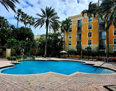 720 S Sapodilla Avenue - Photo Thumbnail 11