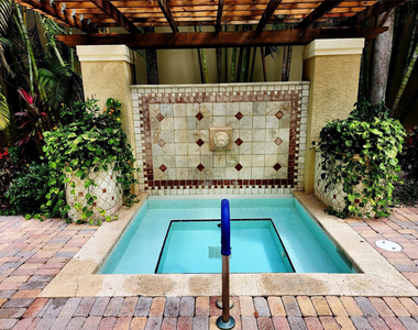 720 S Sapodilla Avenue - Photo Thumbnail 12