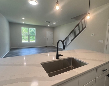 810/812 E Lincoln Street - Photo Thumbnail 14