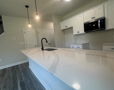 810/812 E Lincoln Street - Photo Thumbnail 17