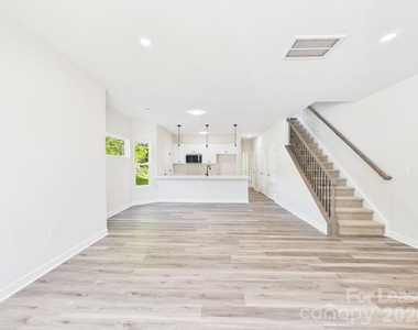 810/812 E Lincoln Street - Photo Thumbnail 1