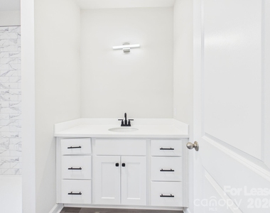 810/812 E Lincoln Street - Photo Thumbnail 4