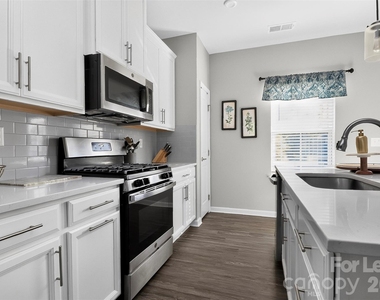 10840 Overlook Mountain Drive - Photo Thumbnail 7
