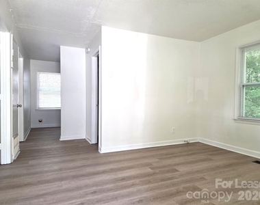 2835 Willow Street - Photo Thumbnail 3