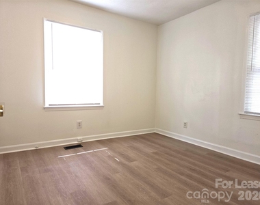 2835 Willow Street - Photo Thumbnail 8