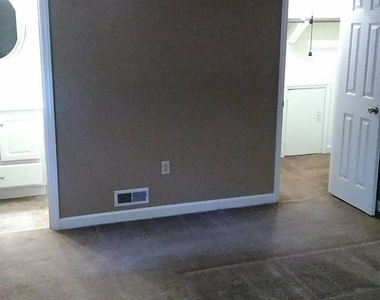 433 Raintree Drive - Photo Thumbnail 15