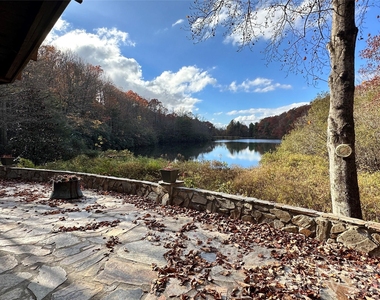 424 Lakeview Drive - Photo Thumbnail 14