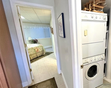 424 Lakeview Drive - Photo Thumbnail 8