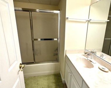 424 Lakeview Drive - Photo Thumbnail 9