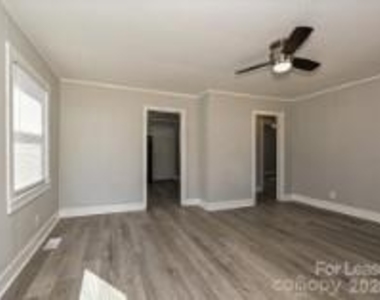 924 Aileen Circle - Photo Thumbnail 1