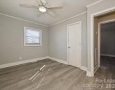 924 Aileen Circle - Photo Thumbnail 8