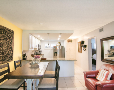 2812 Garden Drive S - Photo Thumbnail 2