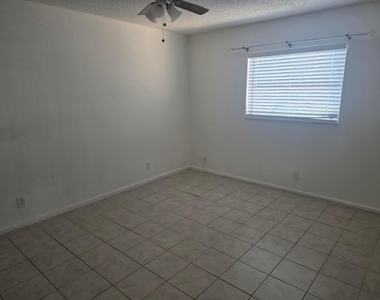 959 Se 2nd Avenue - Photo Thumbnail 4