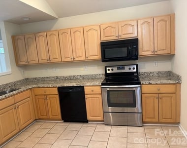 4621 Grier Farm Lane - Photo Thumbnail 10