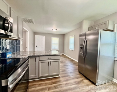 457 Fewell Street - Photo Thumbnail 4