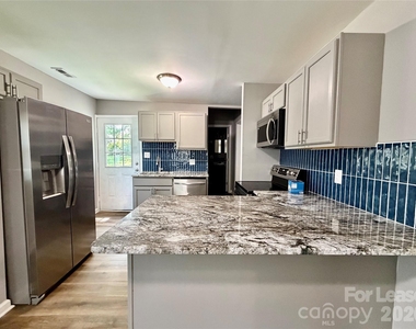 457 Fewell Street - Photo Thumbnail 3