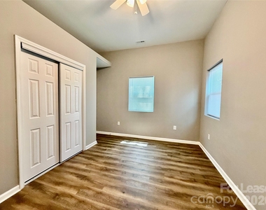 457 Fewell Street - Photo Thumbnail 6