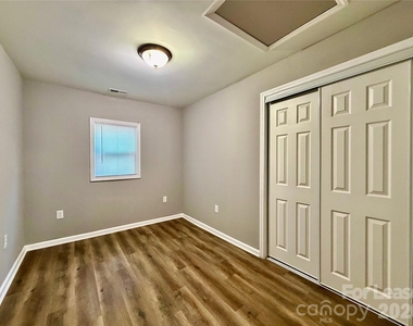 457 Fewell Street - Photo Thumbnail 8