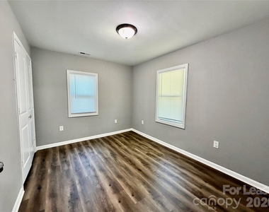 457 Fewell Street - Photo Thumbnail 9