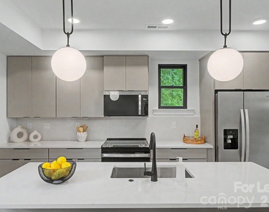 6717 Tracy Avenue - Photo Thumbnail 3