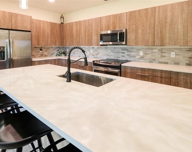 10473 Nw 82nd Street - Photo Thumbnail 7