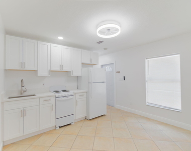 2831 N Seacrest Boulevard - Photo Thumbnail 1